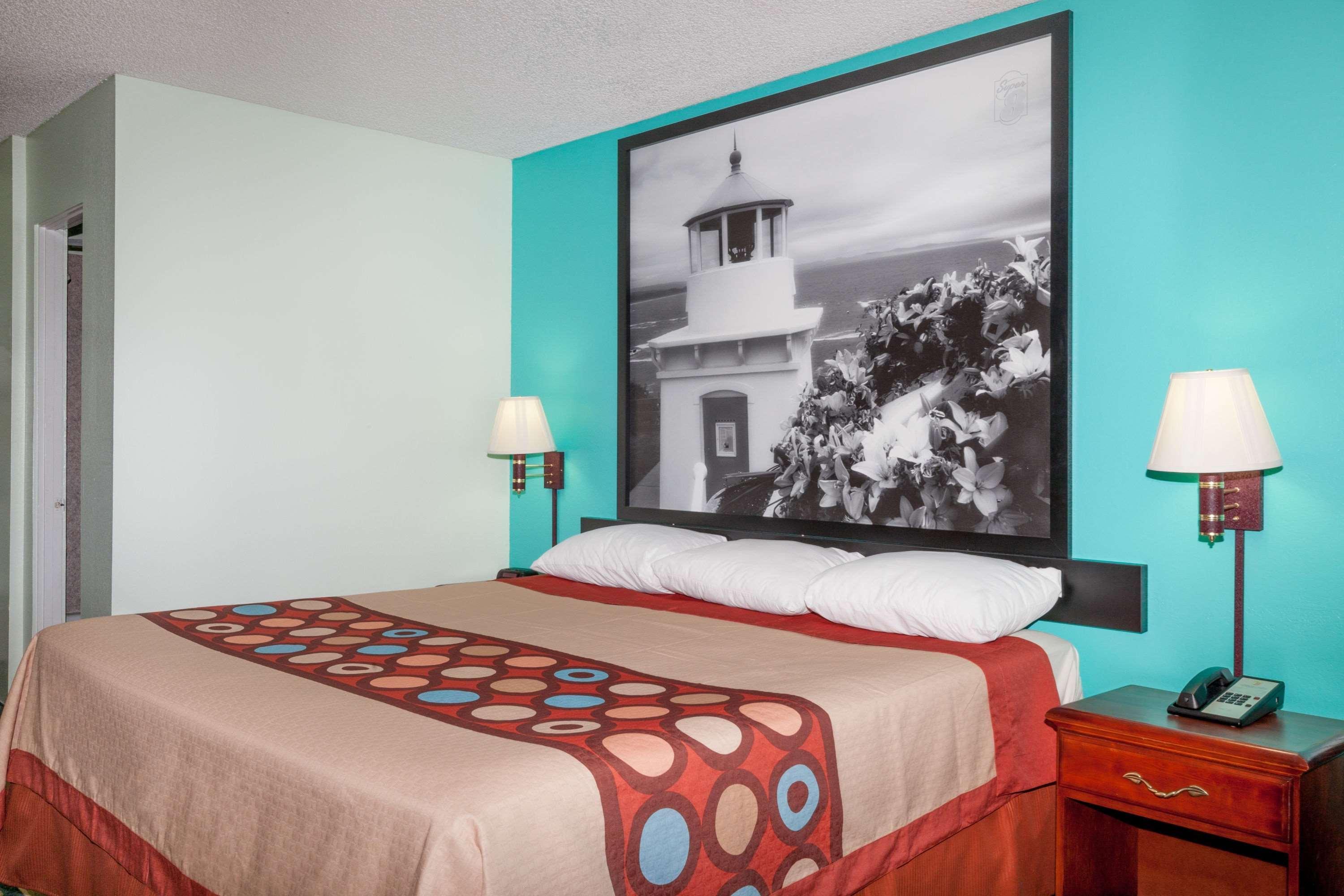 Super 8 By Wyndham Yreka Hotel Exterior photo