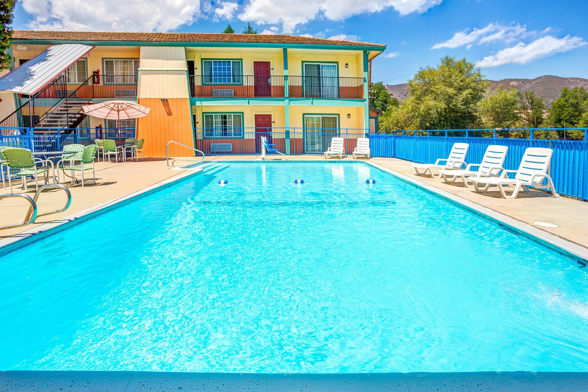 Super 8 By Wyndham Yreka Hotel Exterior photo
